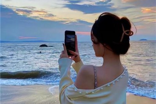 知名网红表妹李 KK破产！未婚生女后掉粉上百万转行去卖小吃